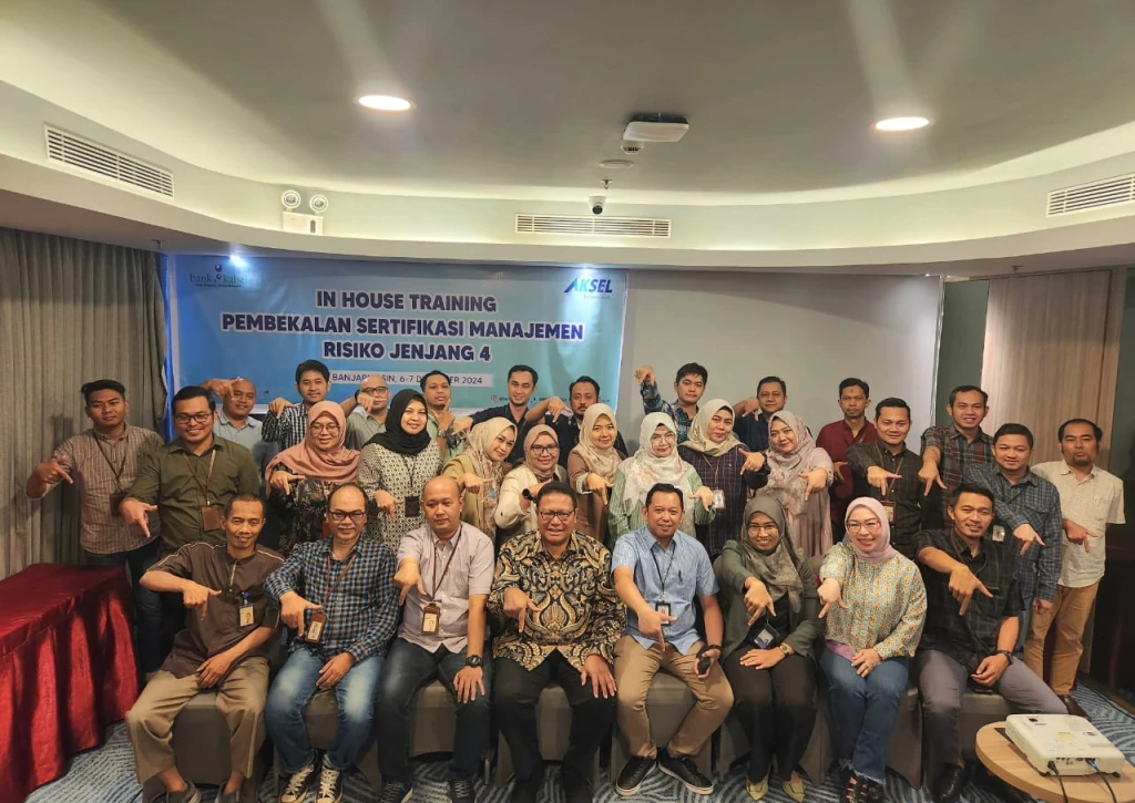 Gallery In-House PT. Bank Kalsel : Pembekalan Uji Sertifikasi Manajemen Risiko Jenjang 4 // (Banjarmasin, 06 - 07 Desember 2024) 1 ~blog/2025/1/7/whatsapp_image_2024_12_06_at_15_16_41