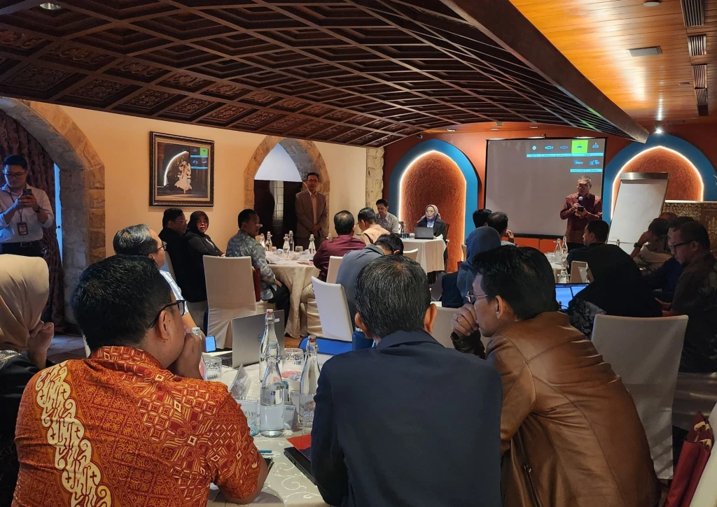Gallery Integritas Pelaporan Keuangan Bank Tugas dan Tanggung Jawab Direksi, Dewan Komisaris, Komite Audit Dalam Proses Pelaporan Keuangan (Implementasi POJK Nomor 15 Tahun 2024) // (Jakarta, 12 - 13 Desember 2024) 6 ~blog/2025/1/7/whatsapp_image_2025_01_07_at_12_06_34_2