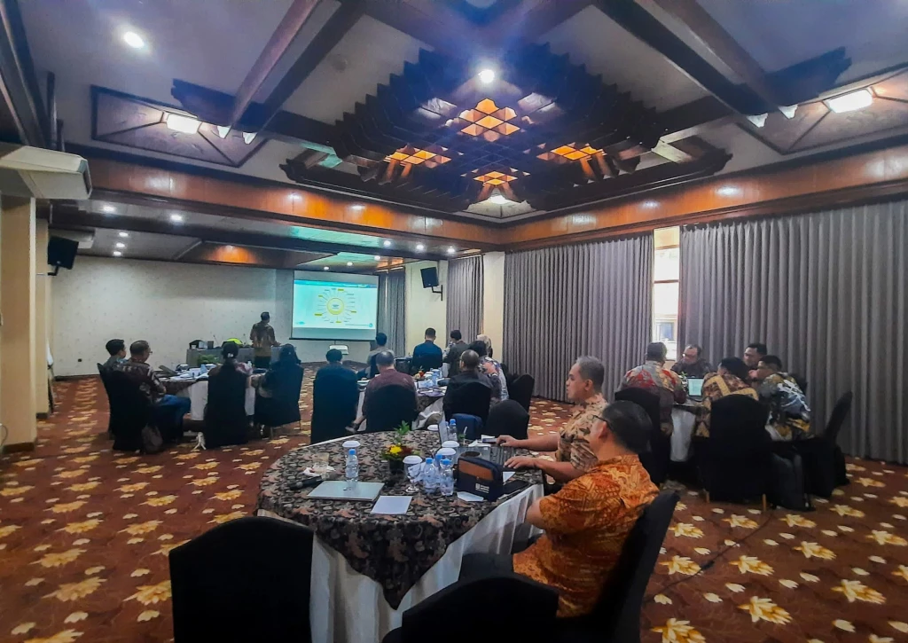 Gallery Fraud Banking Workshop 2025:  Refleksi Fraud Case 2024 dan Mitigasi Fraud 2025: Mitigasi Cyber Crime dan Cyber Security Dampak Penerapan POJK 12/2024 Tentang Strategi Anti-Fraud dan Risiko Operasional bagi PJP/PIP // (Truntum Kuta Hotel Bali, Kamis - Jumat, 20 - 21 Februari 2025) 3 ~blog/2025/3/11/whatsapp_image_2025_03_10_at_12_52_55_1