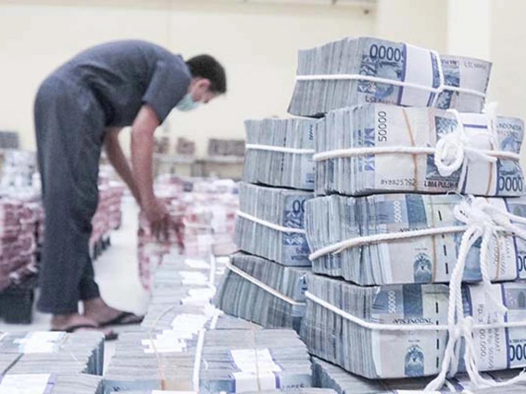 Waspada Rupiah Terus Dihajar Dolar AS dan Utang RI Tembus Rp8325 Triliun